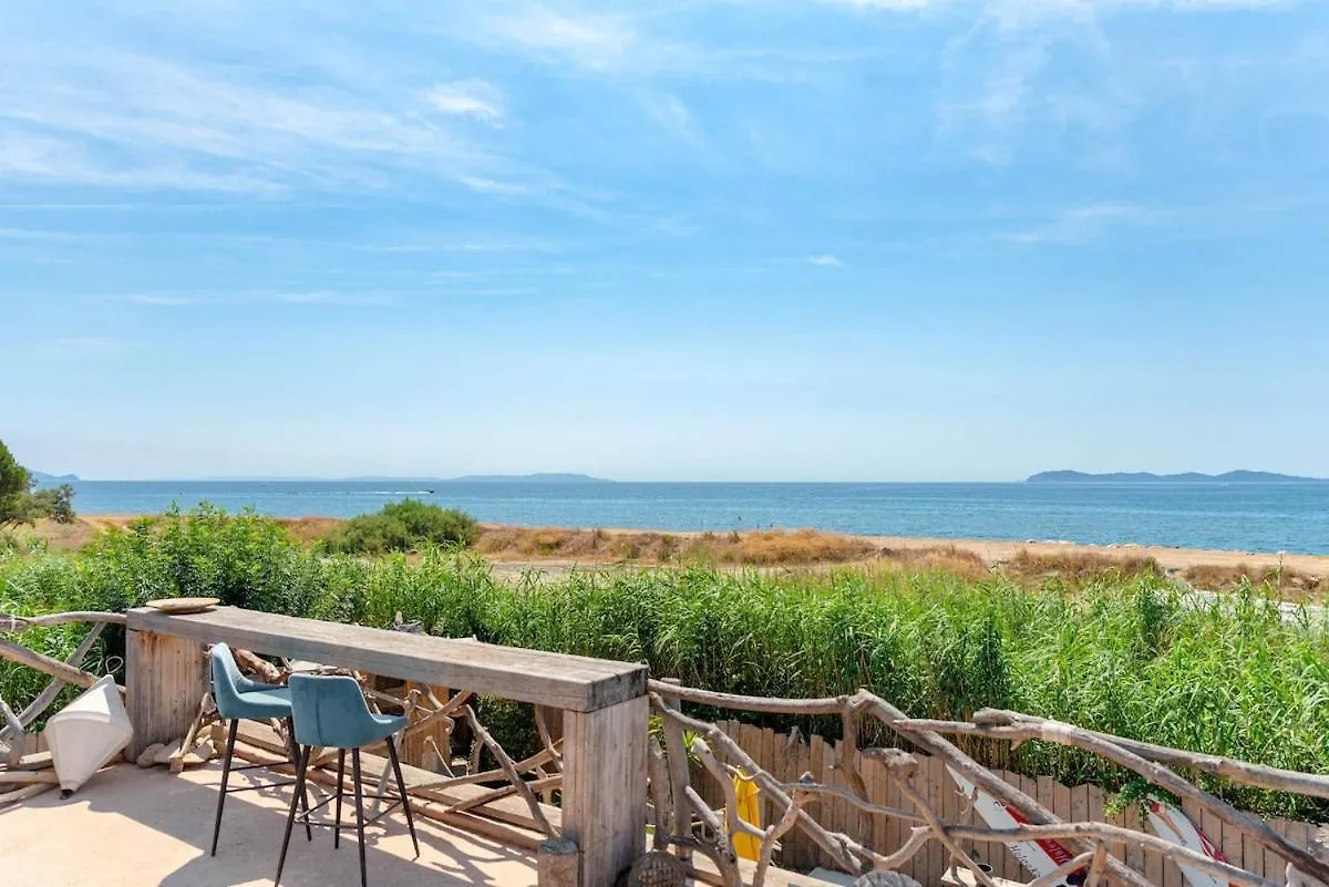 Villa 3 Chambres, Vue Mer, Premiere Ligne, Piscine, Plage A Pieds Hyeres 0*,  France